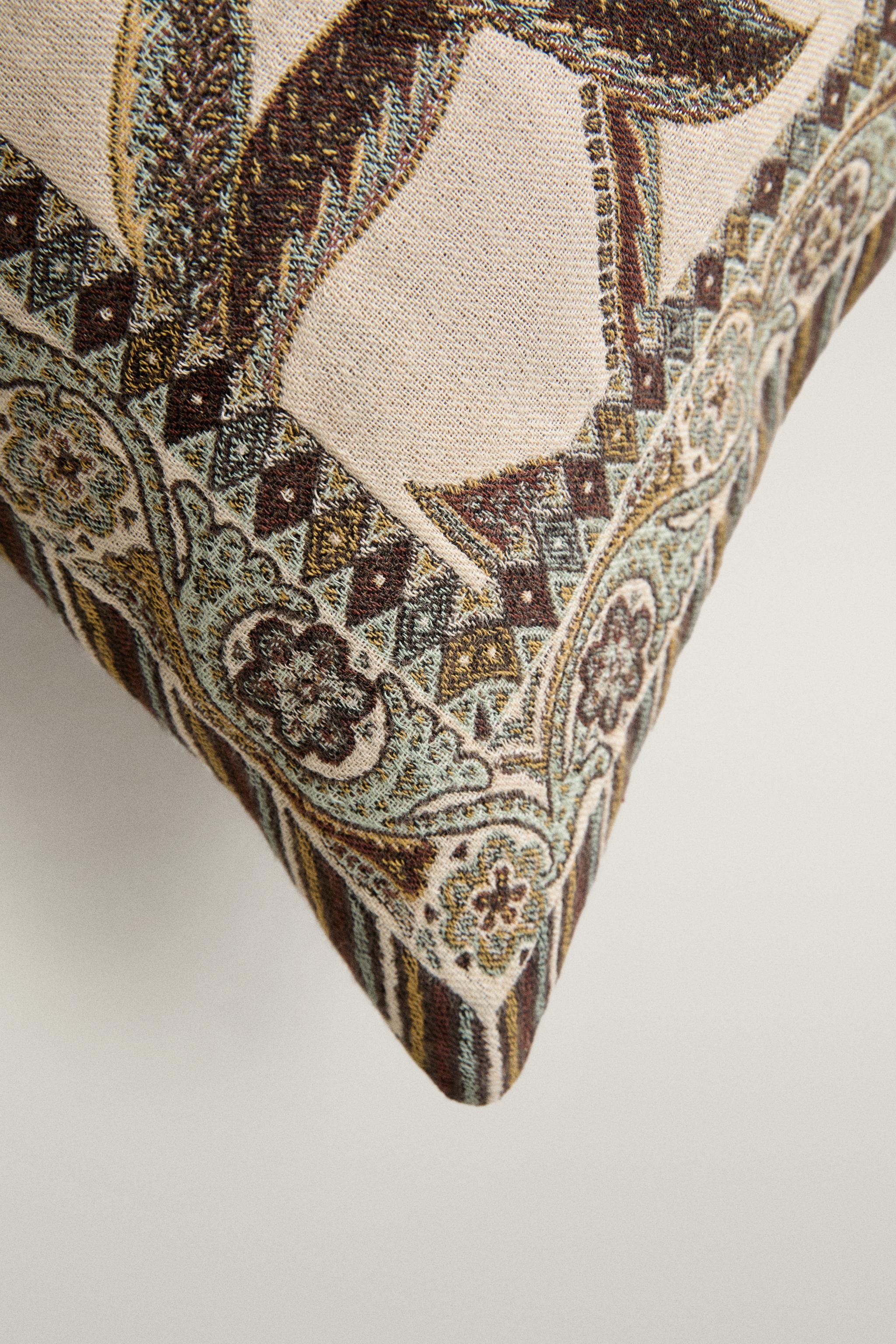 JACQUARD THROW PILLOW COVER