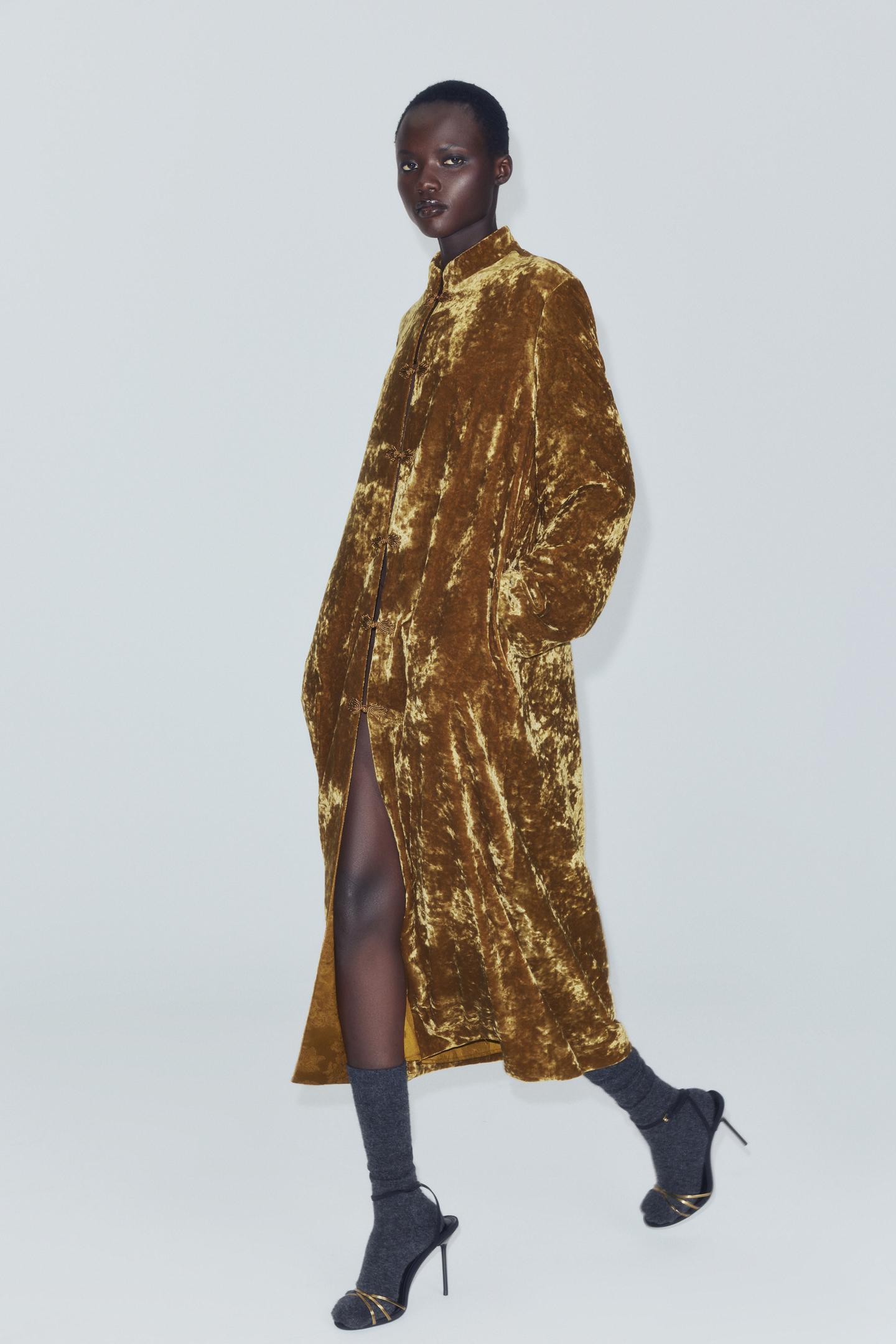 Женское пальто Zara ZW Collection Velvet Coat with Frog Fastening, цвет: Золотой — фото 6