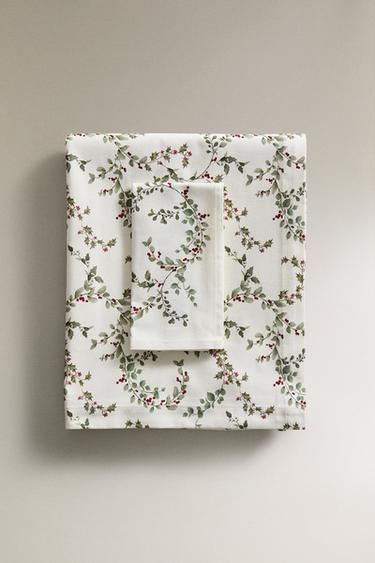 COTTON CHRISTMAS HOLLY LEAF TABLECLOTH - Ecru by Zara