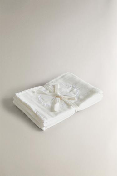 LOT LANGES EN MOUSSELINE ENFANT BRODERIE LETTRE (LOT DE 2) - 876 de Zara - Image 1