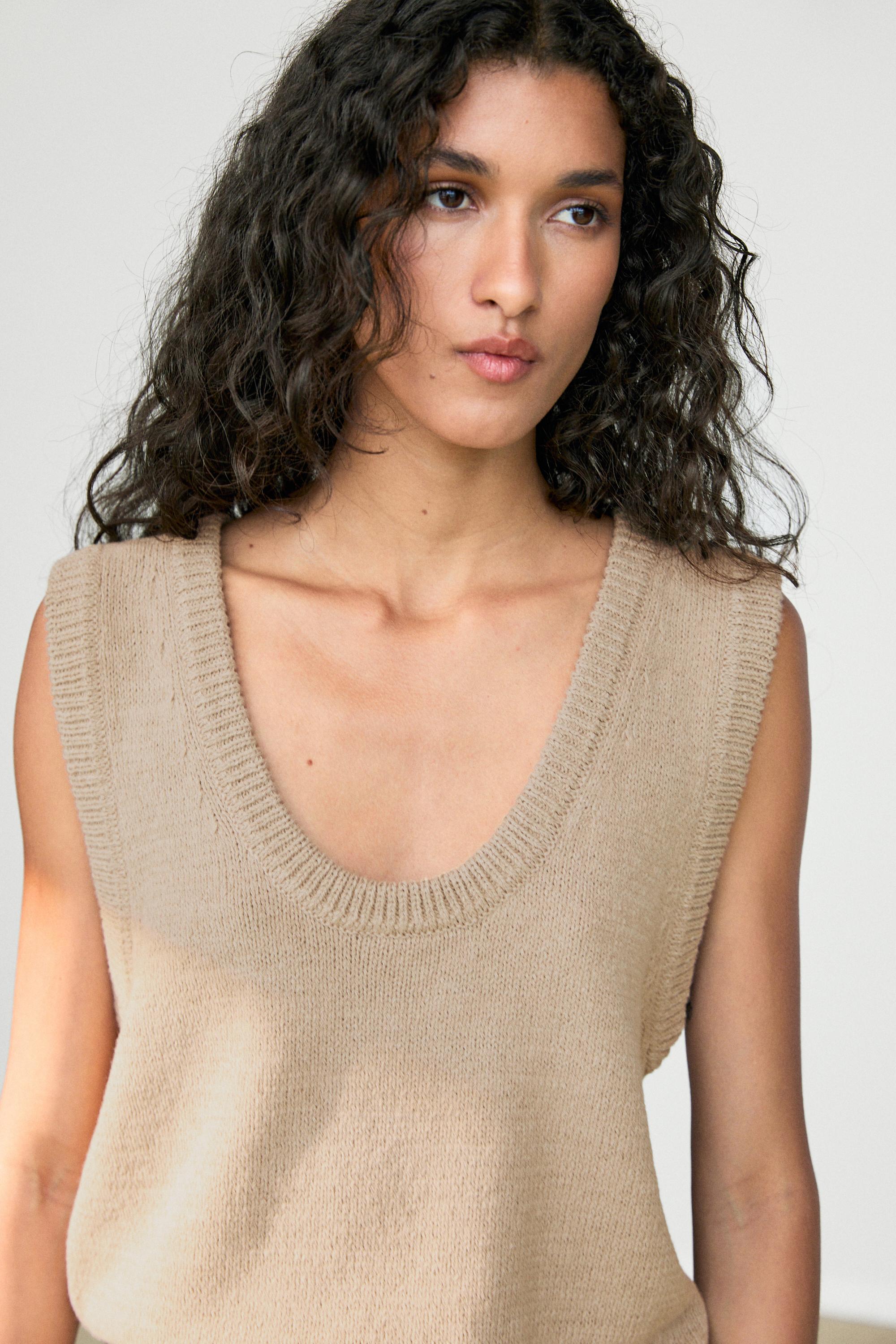 Cotton-blend ribbed knit vest