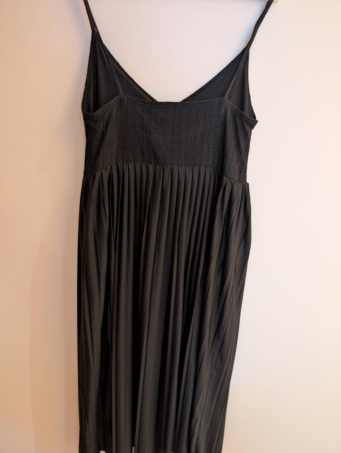 CONTRASTING PLEATED DRESS - Image 5