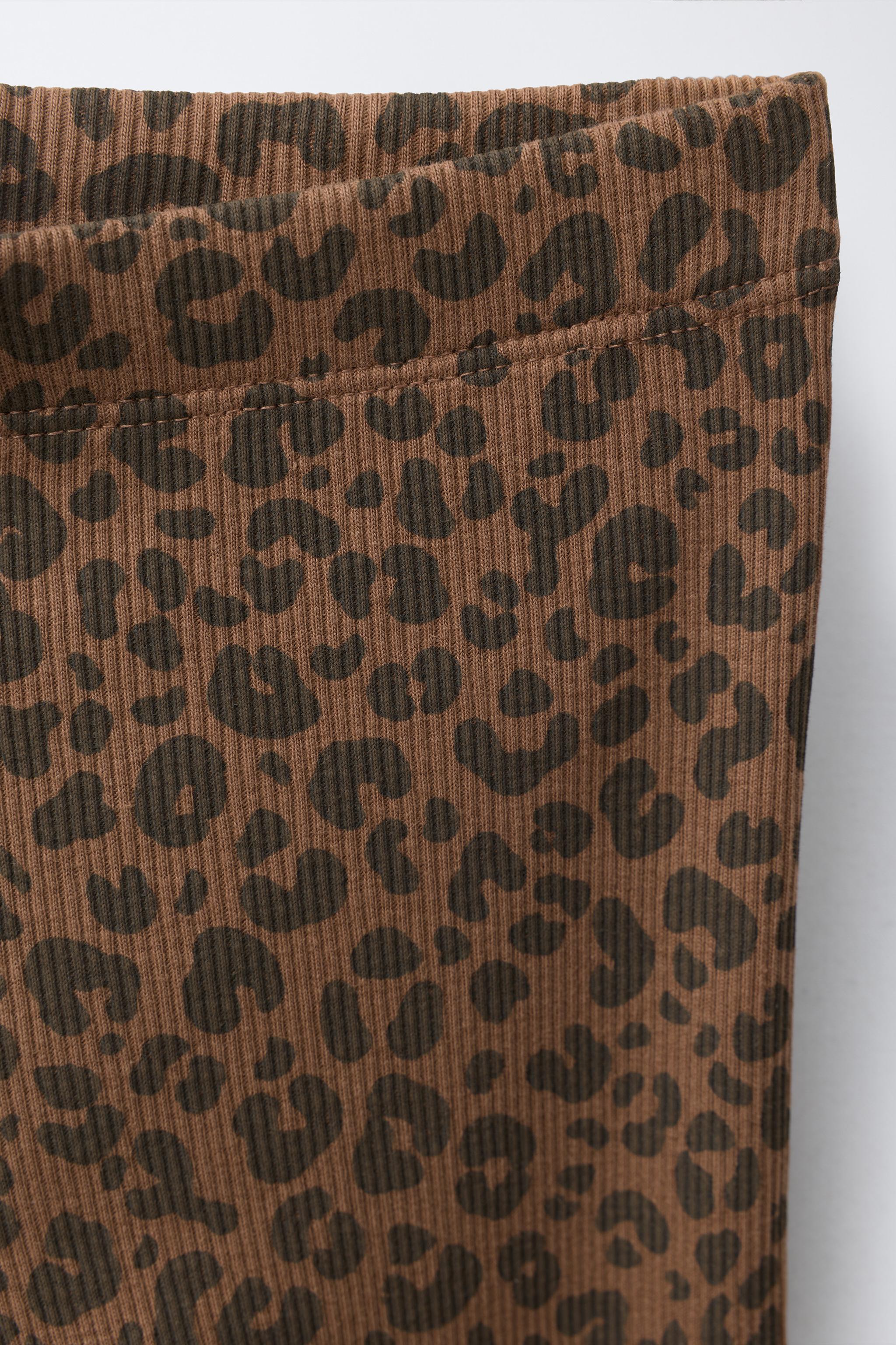 ENSEMBLE CÔTELÉ T-SHIRT ET LEGGING ANIMAL PRINT