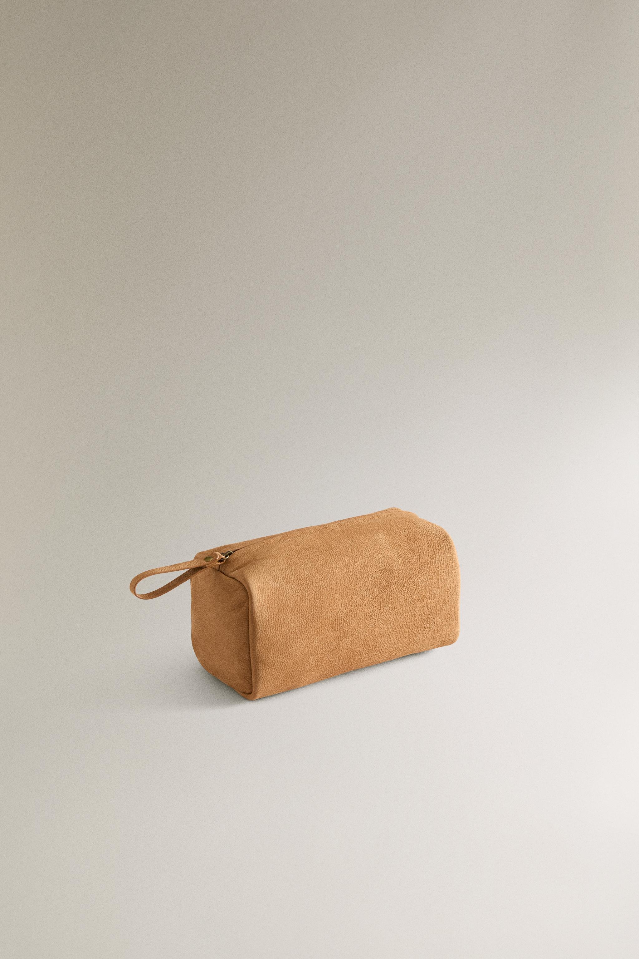 SOFT LEATHER TOILETRY BAG