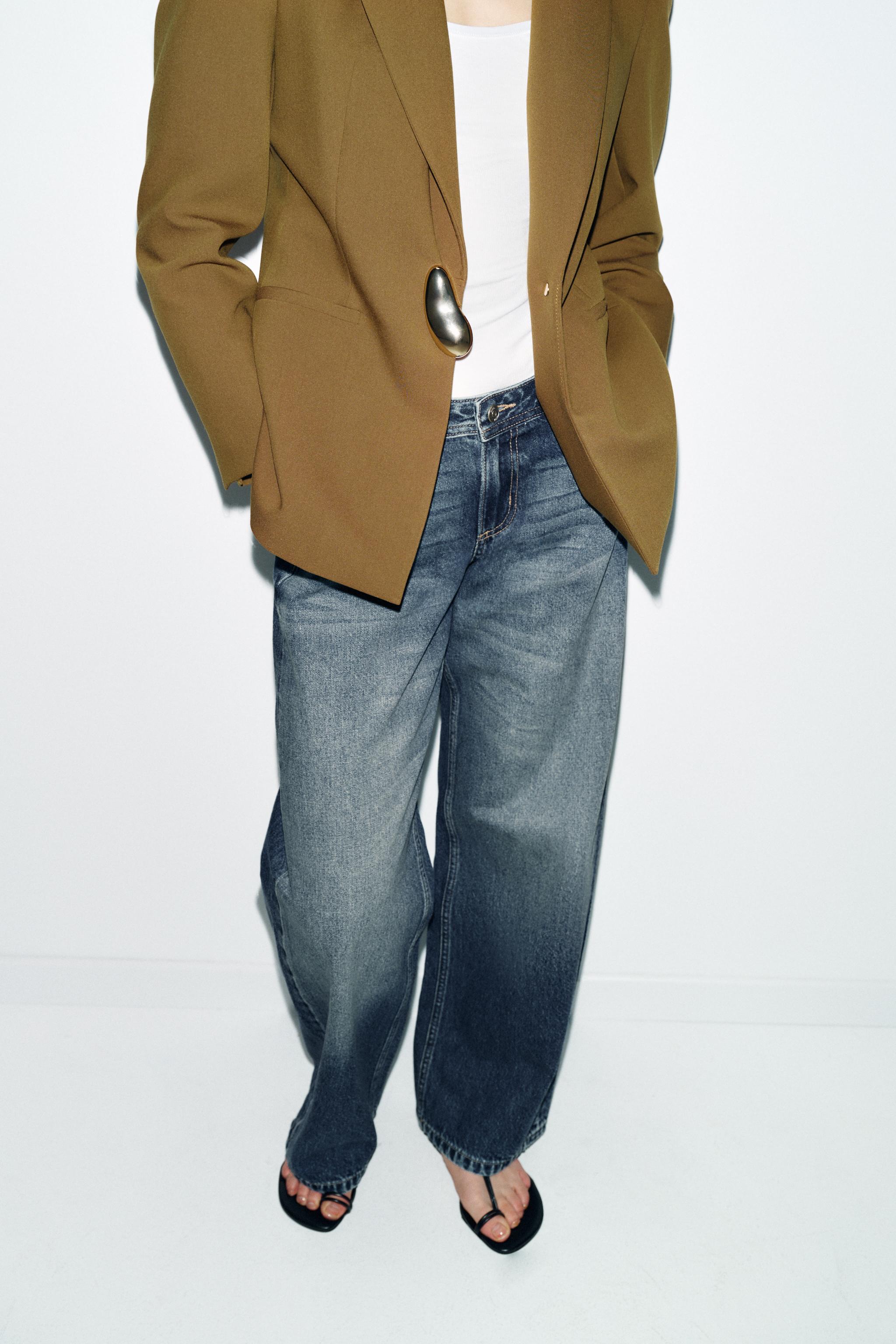 TAILORED BLAZER WITH GOLDEN HARDWARE