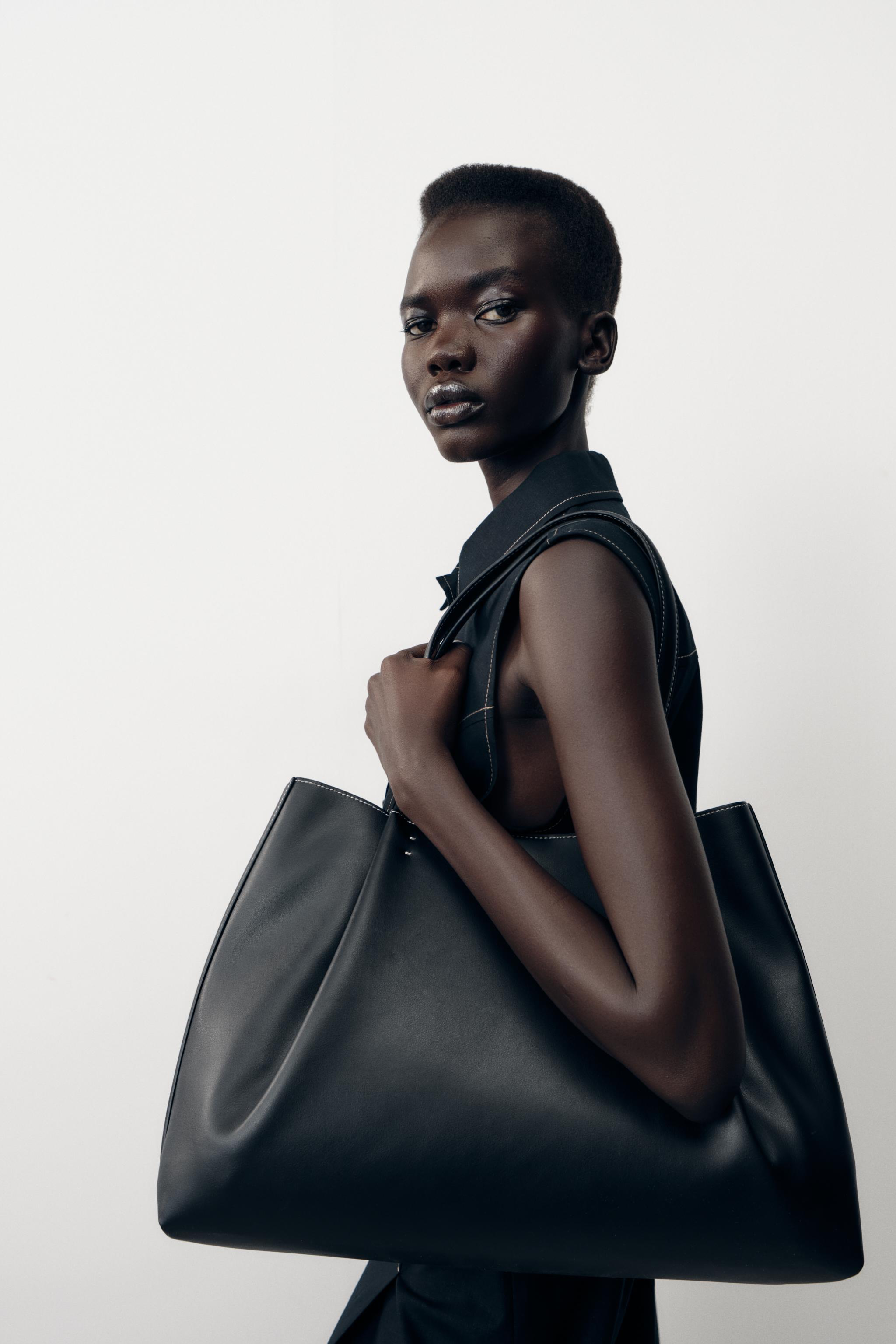 Grand Sac Sac A Main Cours Zara SAC SHOPPER AVEC PINCE Noir ZARA