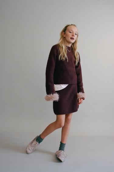 PULL EN MAILLE POIGNETS EFFET EFFET FOURRURE - Bordeaux foncé de Zara