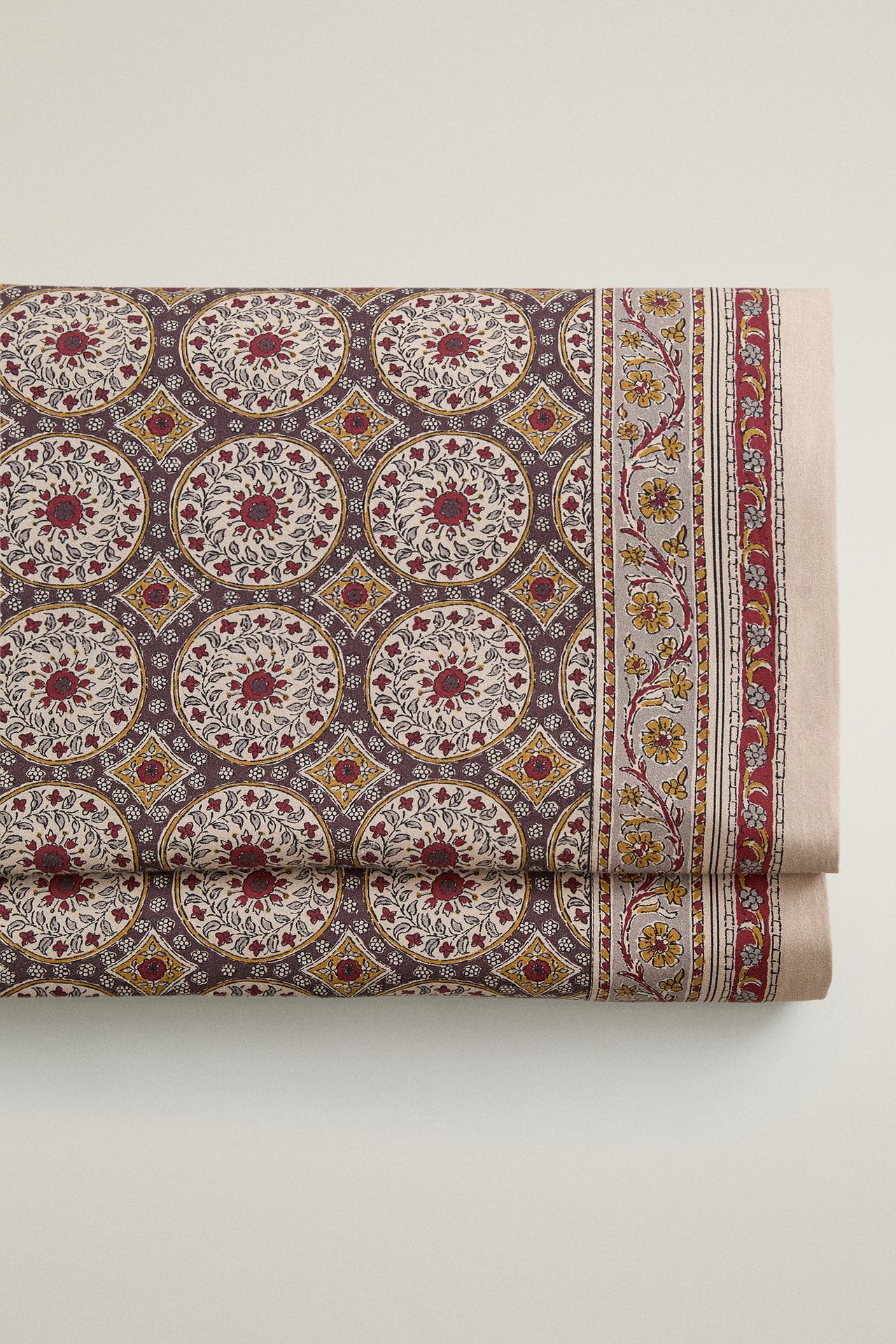 FADED SATEEN PRINTED FLAT SHEET (300 THREAD COUNT) — Beige