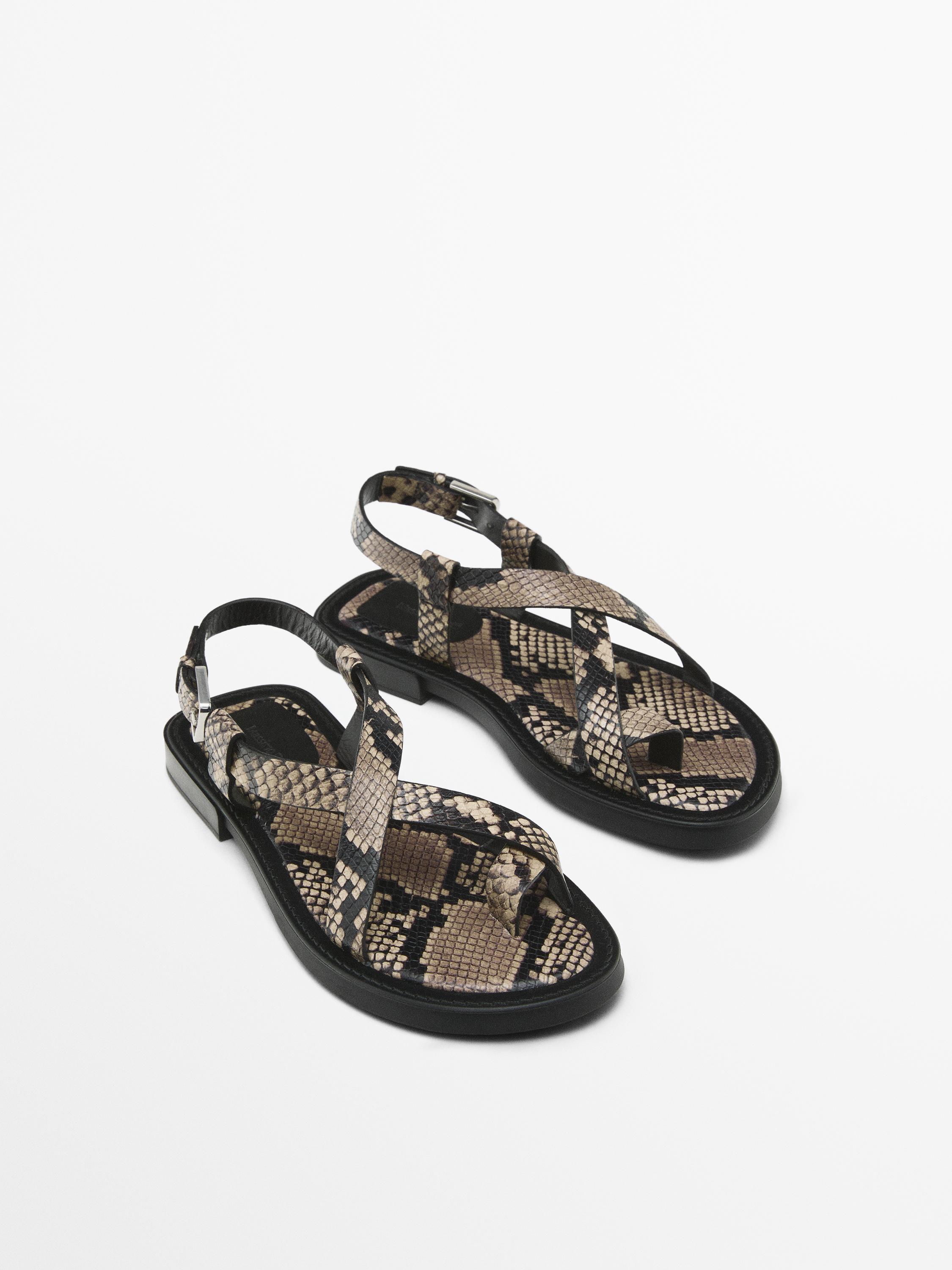 Toe divider print sandals