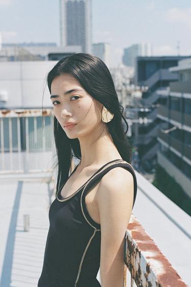 METAL SHEET EARRINGS - Golden by Zara