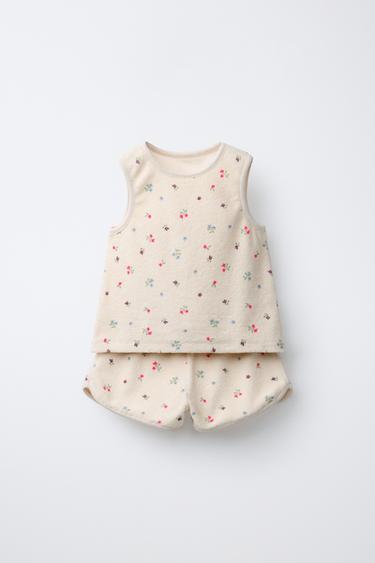 ENSEMBLE T-SHIRT ET BERMUDA À FLEURS EFFET ÉPONGE - Écru de Zara
