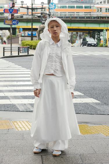 フリルトリム ジップアップジャケットホワイトZaraのフリルトリム ジップアップジャケット - ホワイト 