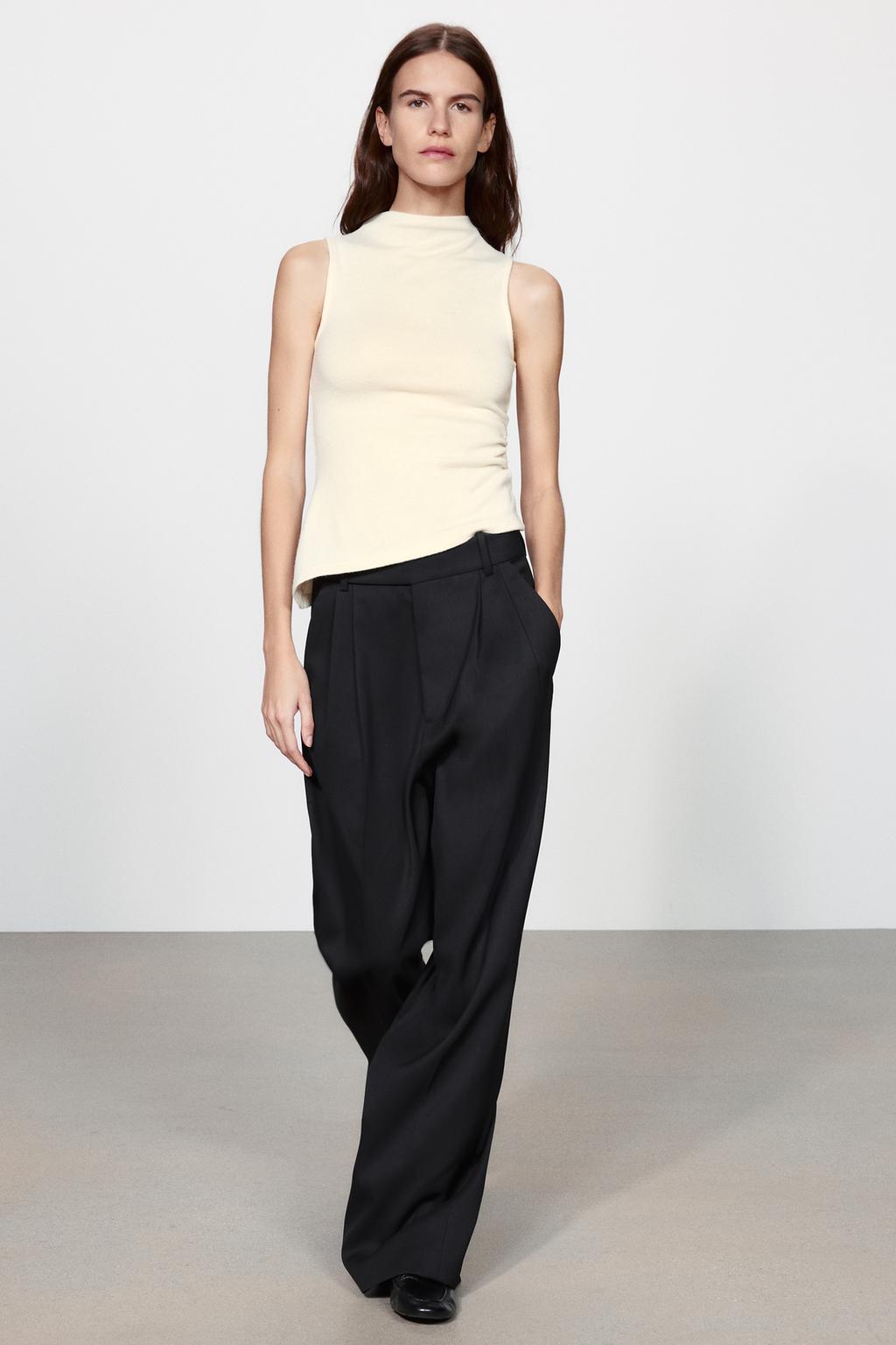 HIGH NECK GATHERED TOP