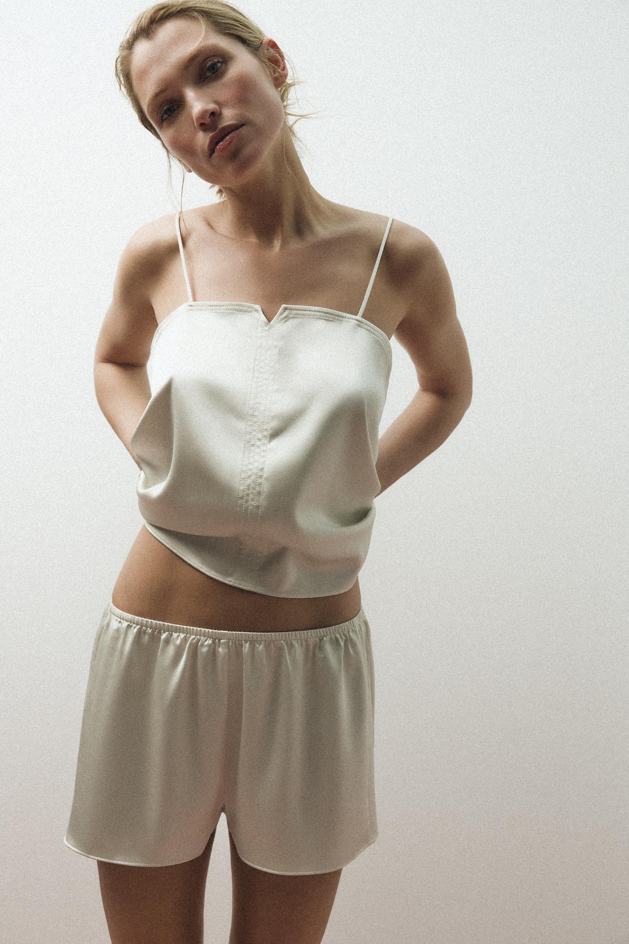 SHORT STYLE LINGERIE SATINÉ