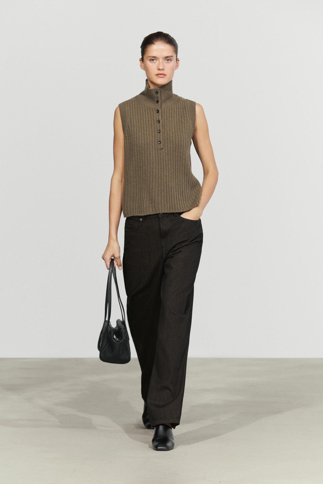 Knit vest with buttoned high neck — Green