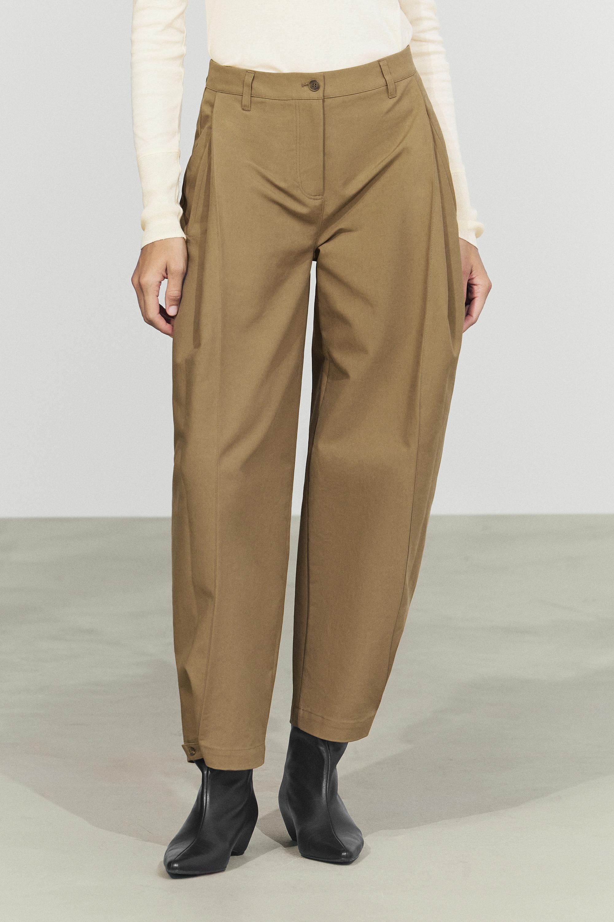 Barrel fit pants with side pleat detail