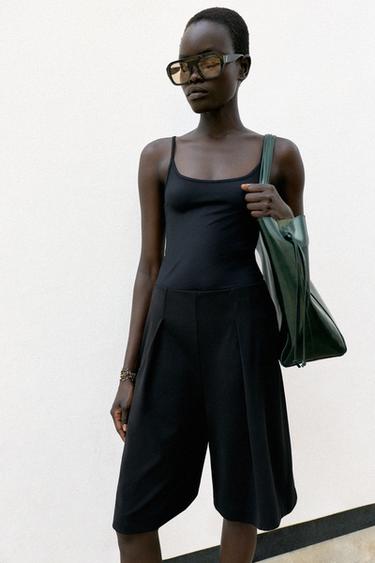 SHORT À PLIS - Noir de Zara