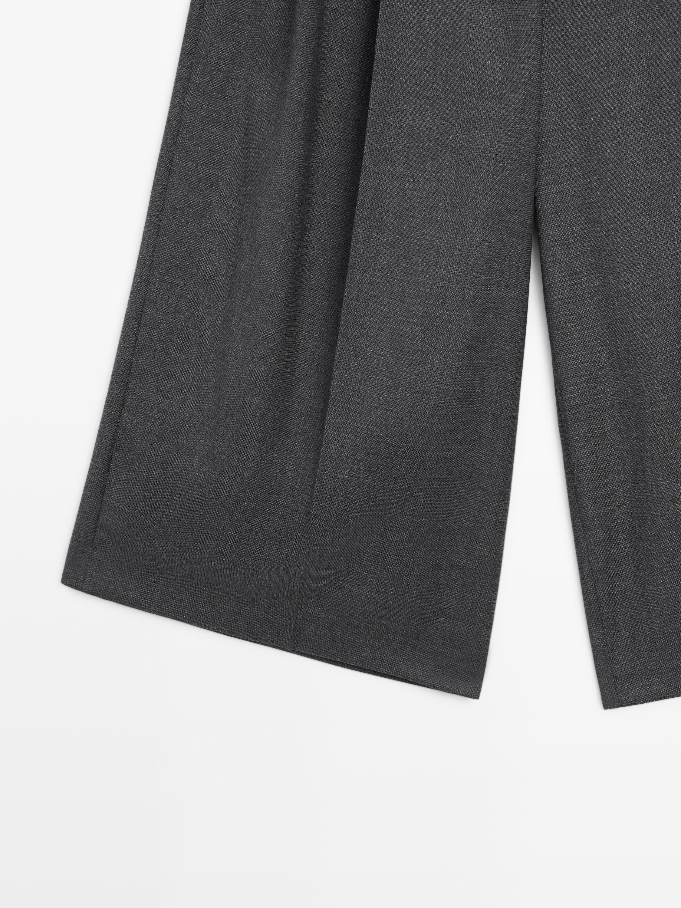 100% wool long Bermuda shorts with darts