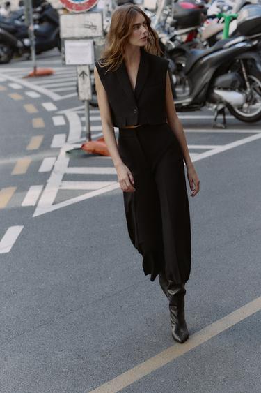 SHORT WAISTCOAT WITH SHOULDER PADS - Black by Zara