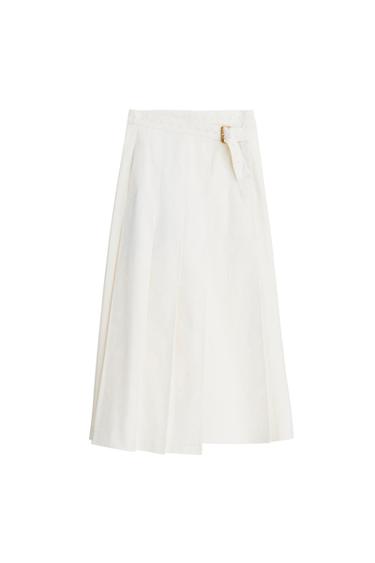 White pleated skirt with belt and gold buckle, front view on white background.
