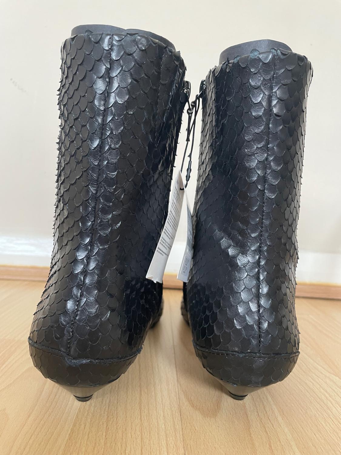 EMBOSSED LEATHER ANKLE BOOTS - Image 2