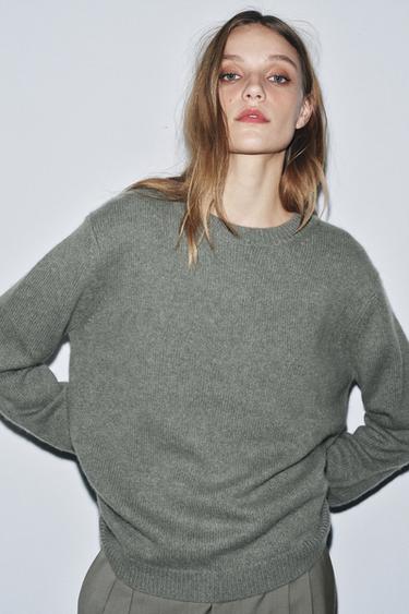 كنزة 100% كشمير بقَصَّة عادية - مخضر الخاص بـ Zara