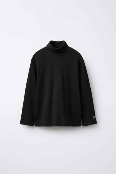 CAMISETA CUELLO VUELTO BORDADO  - Negro de Zara