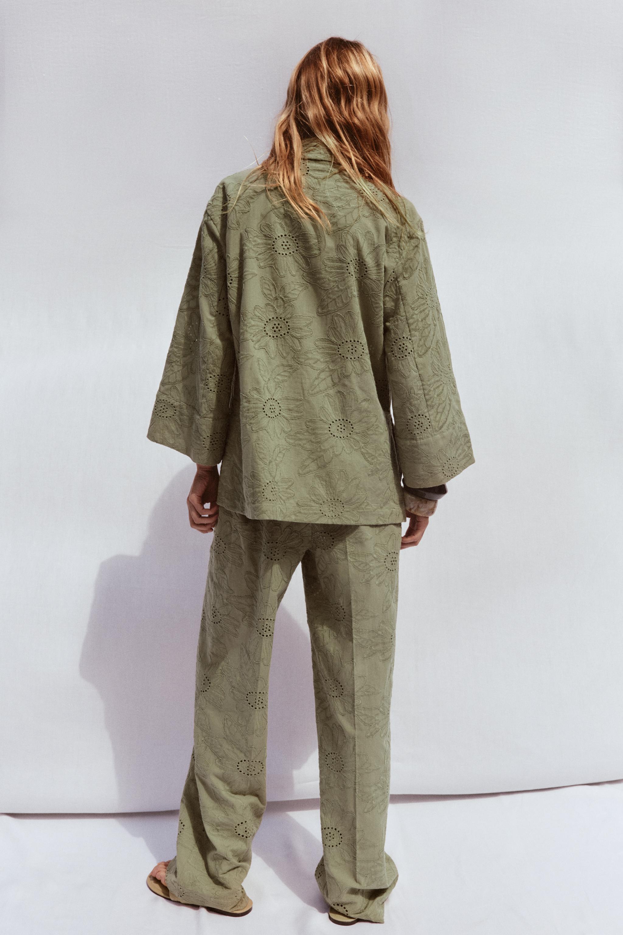 PANTALON DROIT BRODERIES PERFORÉES