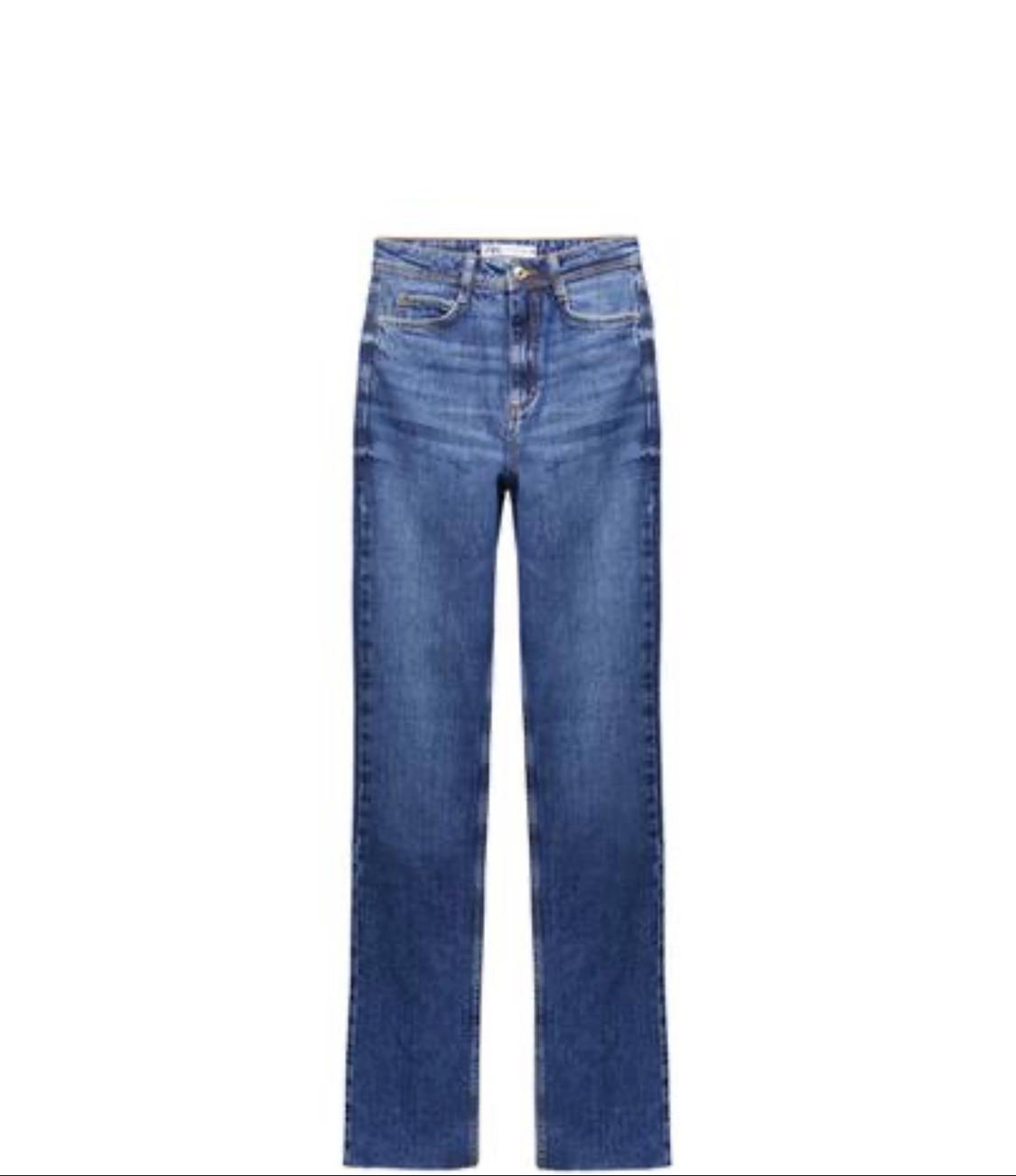 Straight-fit blue jeans with a slight washed effect, presented on a white background.