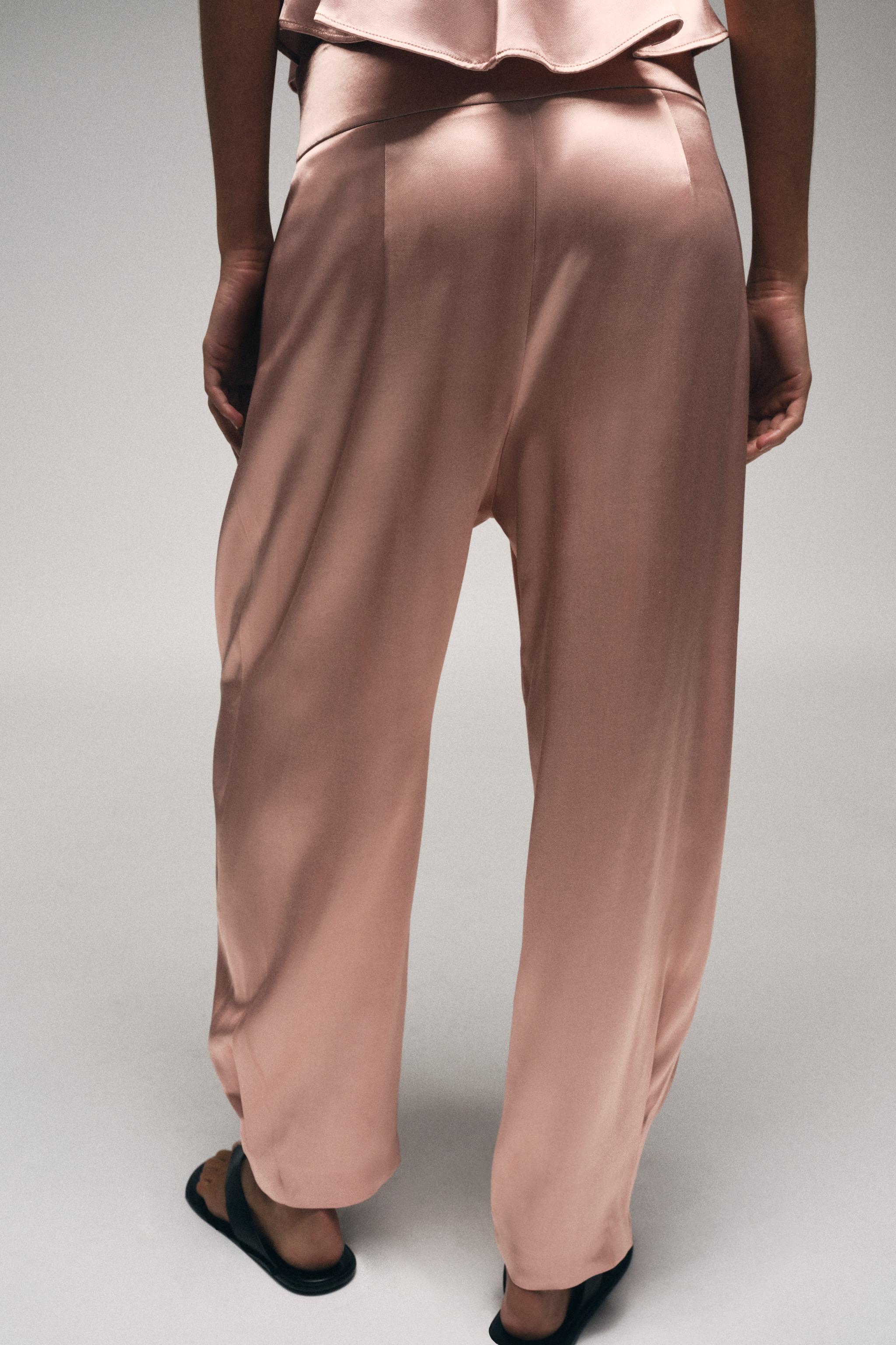 Женские брюки Zara SATIN EFFECT PLEATED PANTS — фото 2