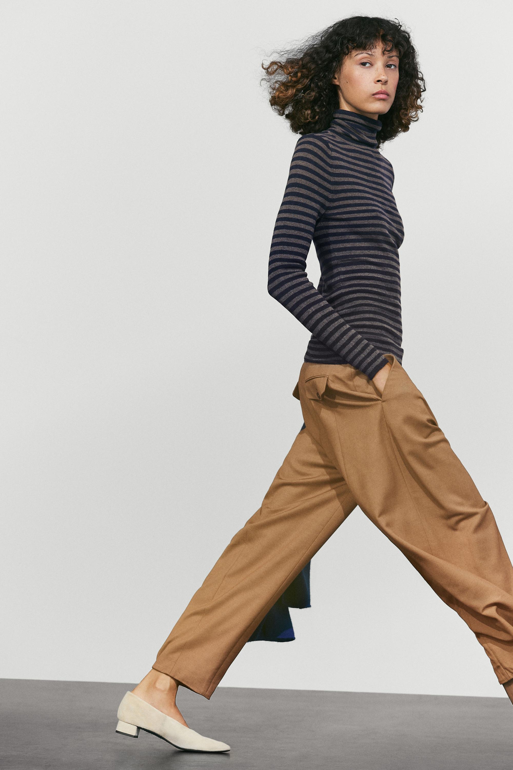 Pull en maille à rayures et col roulé