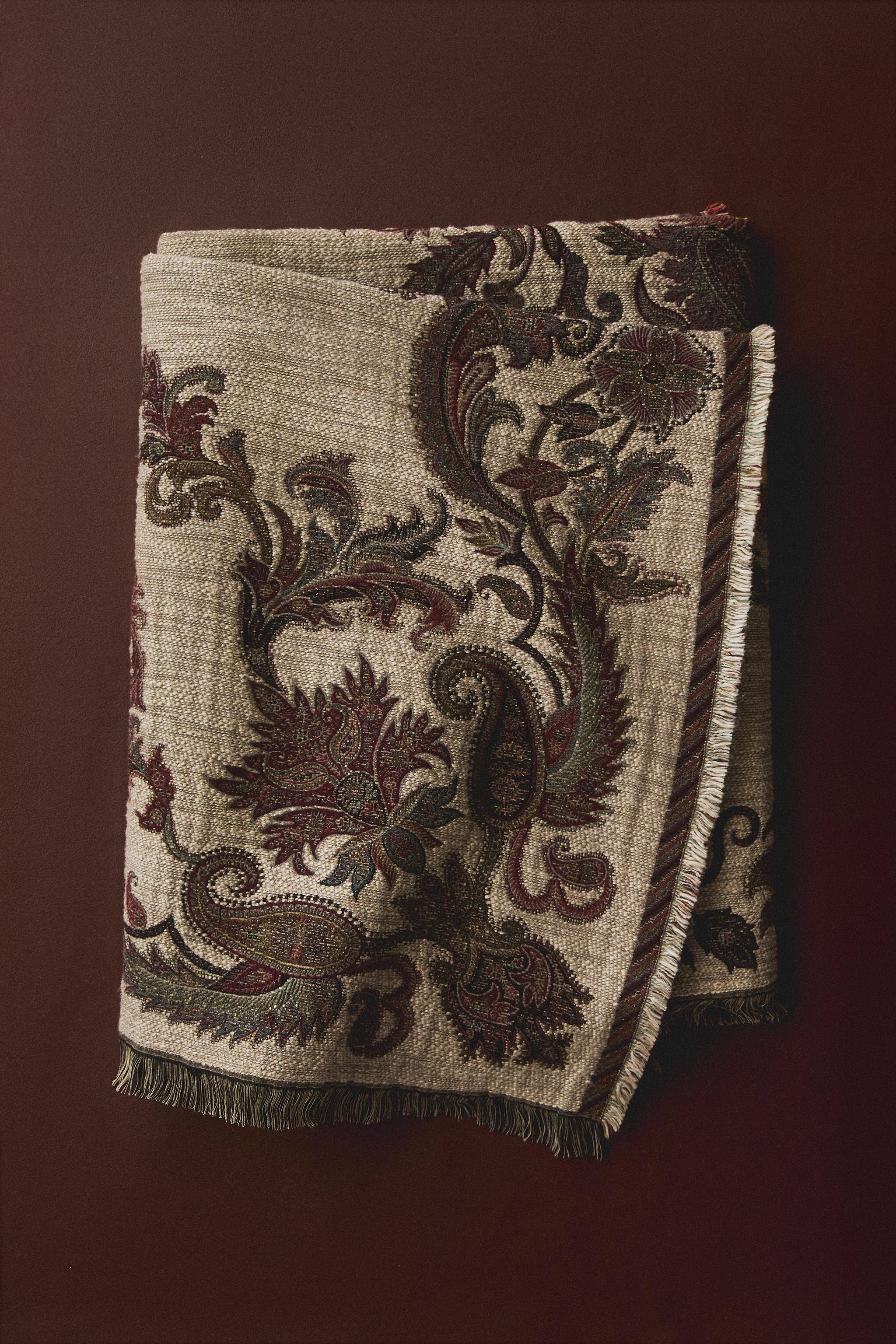 COUVERTURE JACQUARD