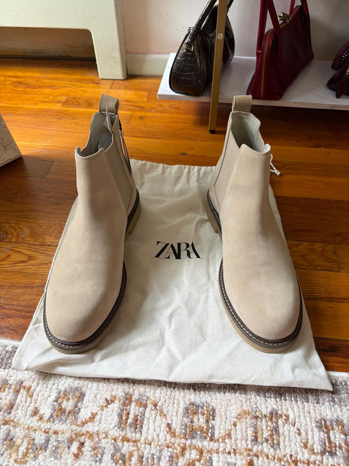 CHELSEA BOOTS NEW WITH TAG - Image 2