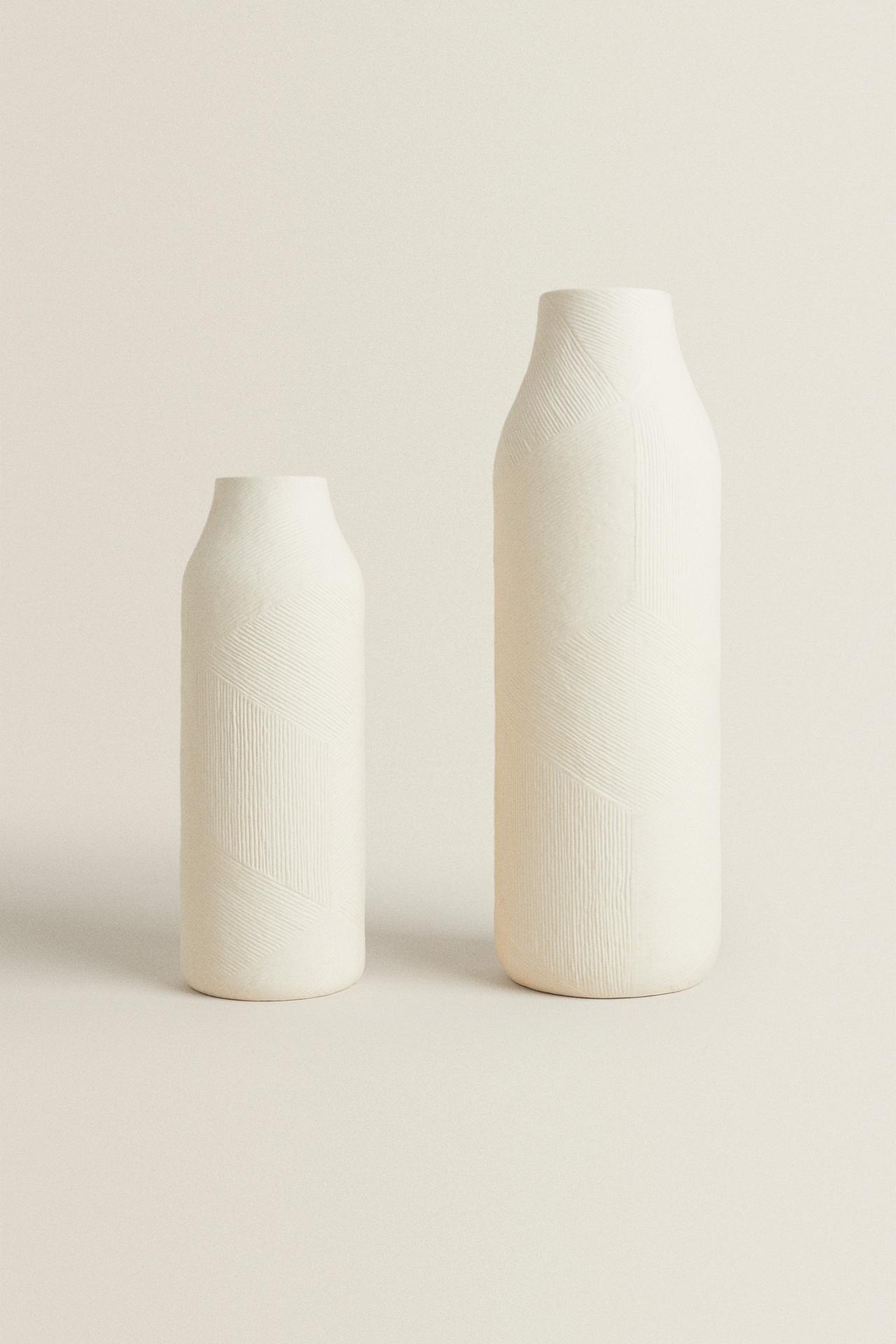 TEXTURED CERAMIC VASE — Bone