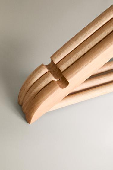 LACQUERED WOODEN HANGER (SET OF 3) - Light beige by Zara - Image 3