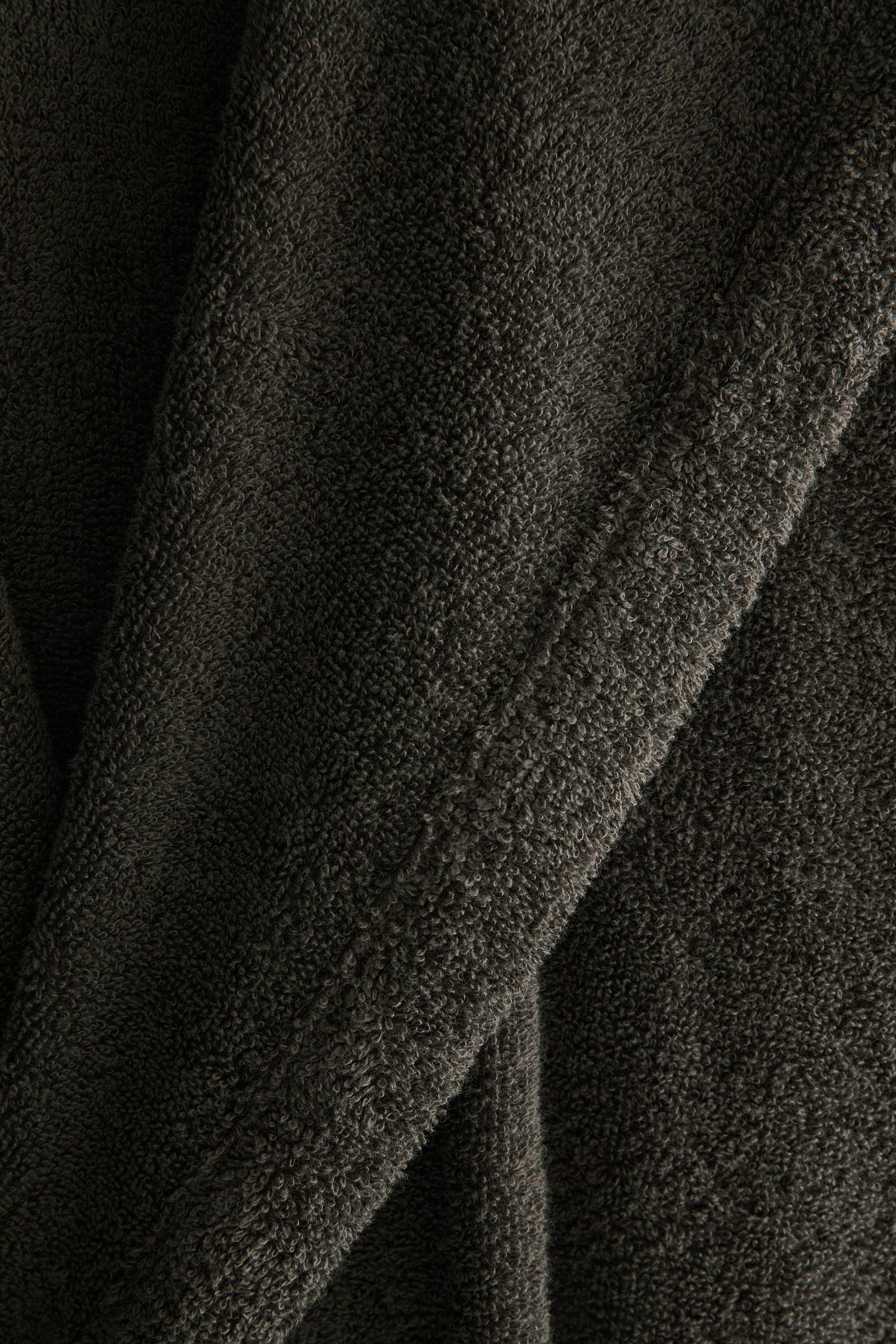 HOODED BATHROBE (360 GXM²)