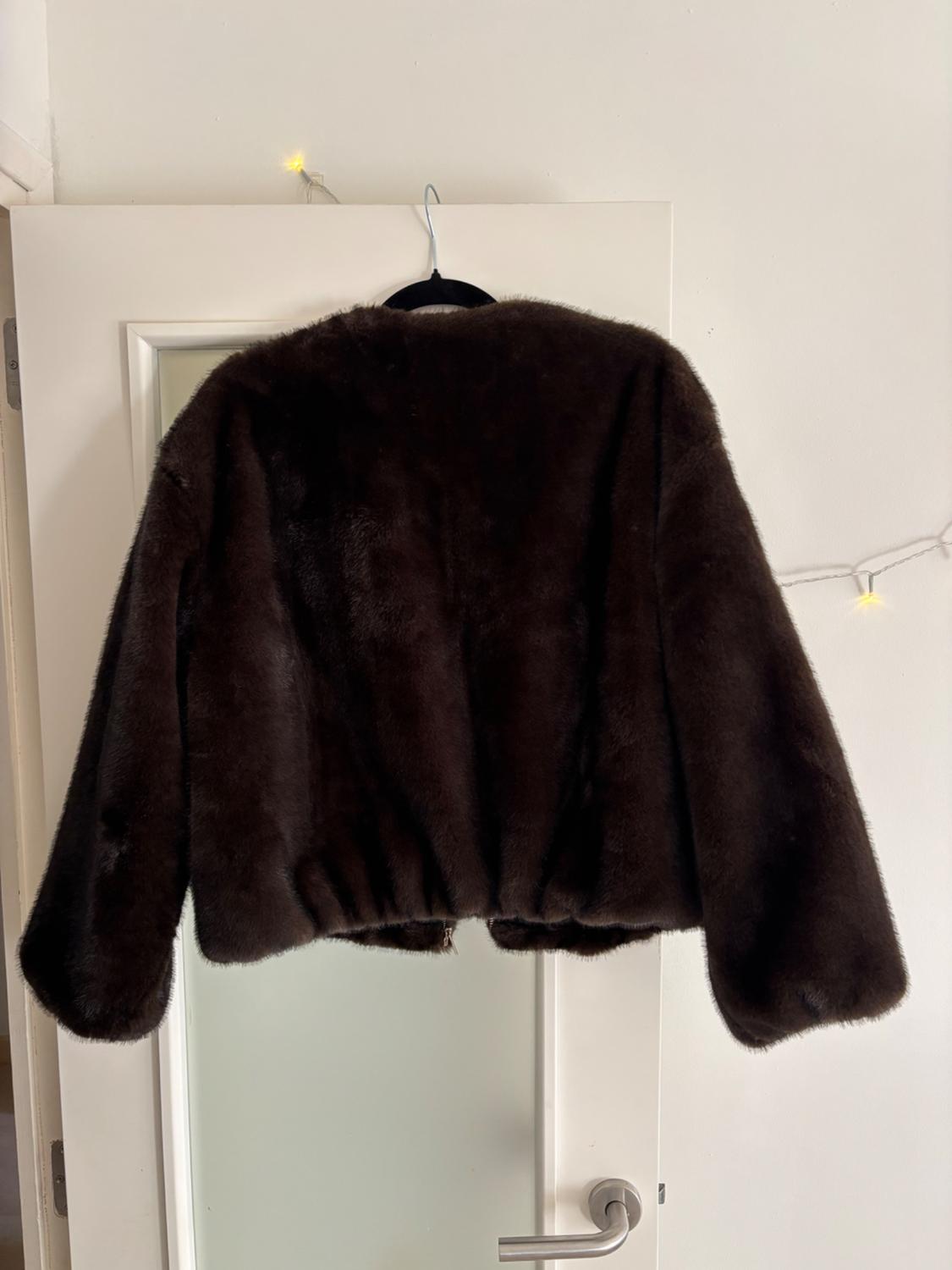 FAUX FUR BOMBER JACKET - Image 4