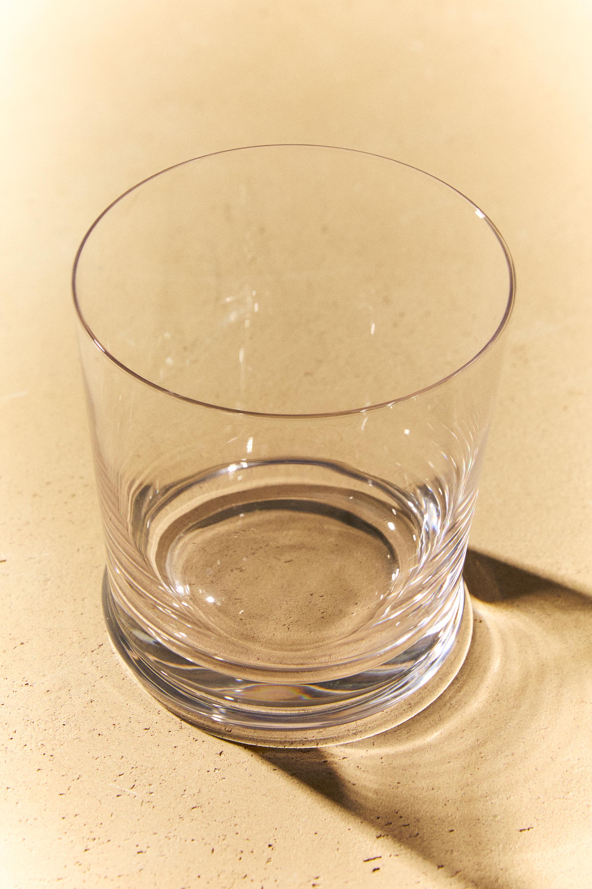 TRANSPARENT GLASS TUMBLER