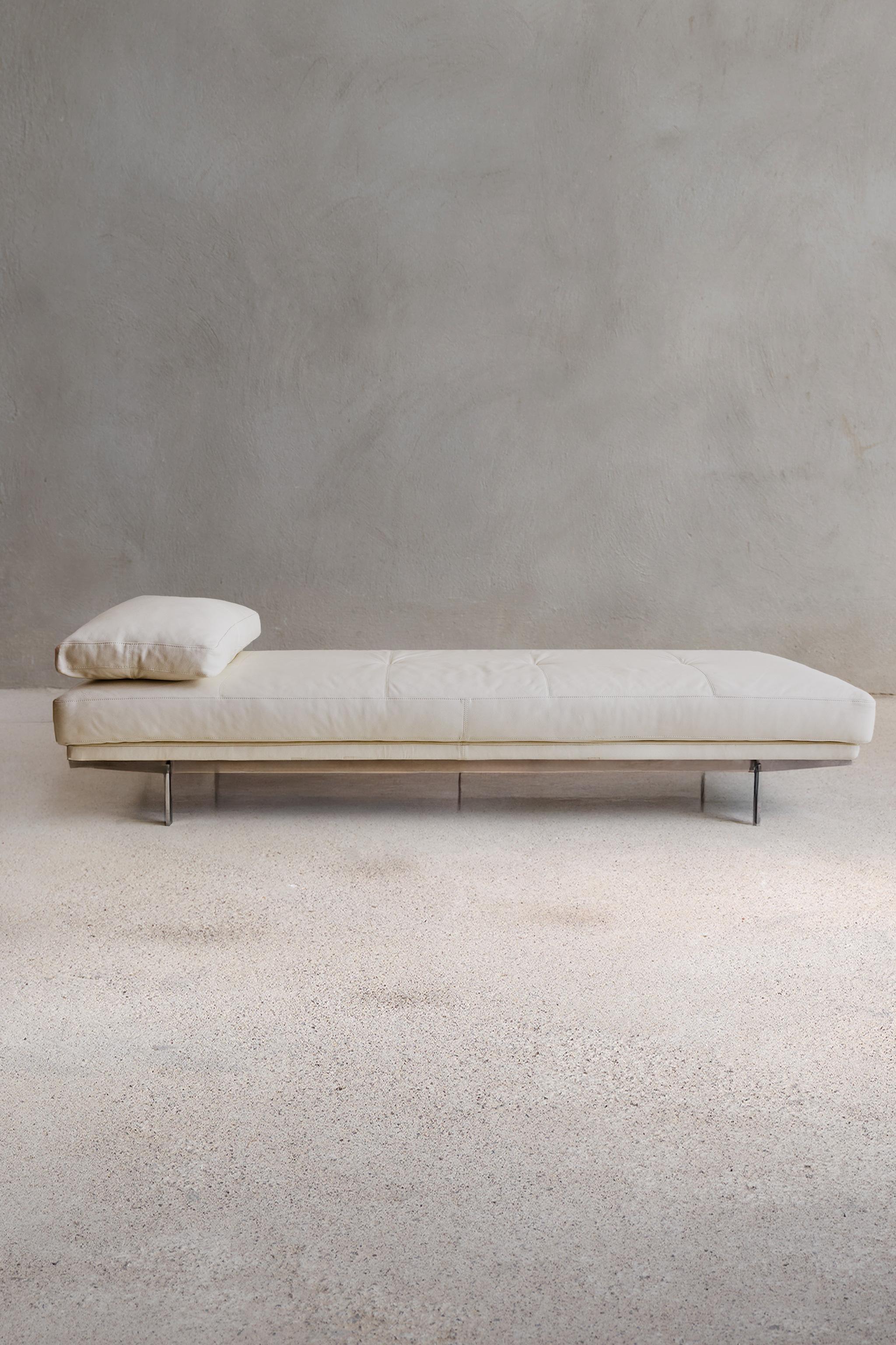 DAYBED 02 — Cream