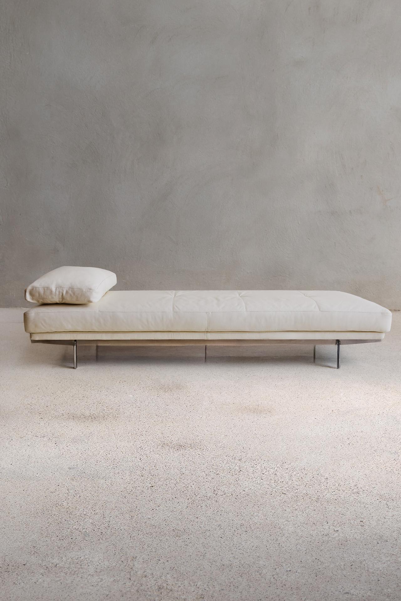 DAYBED 02 — Cream