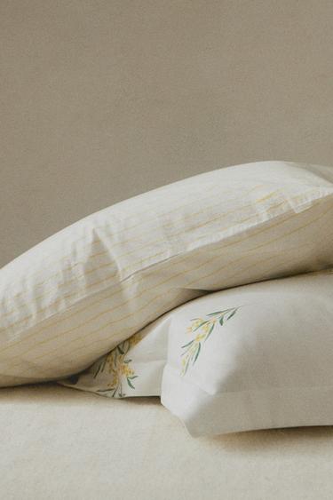 TAIE D’OREILLER SATIN MIMOSAS - Blanc cassé de Zara - Image 5