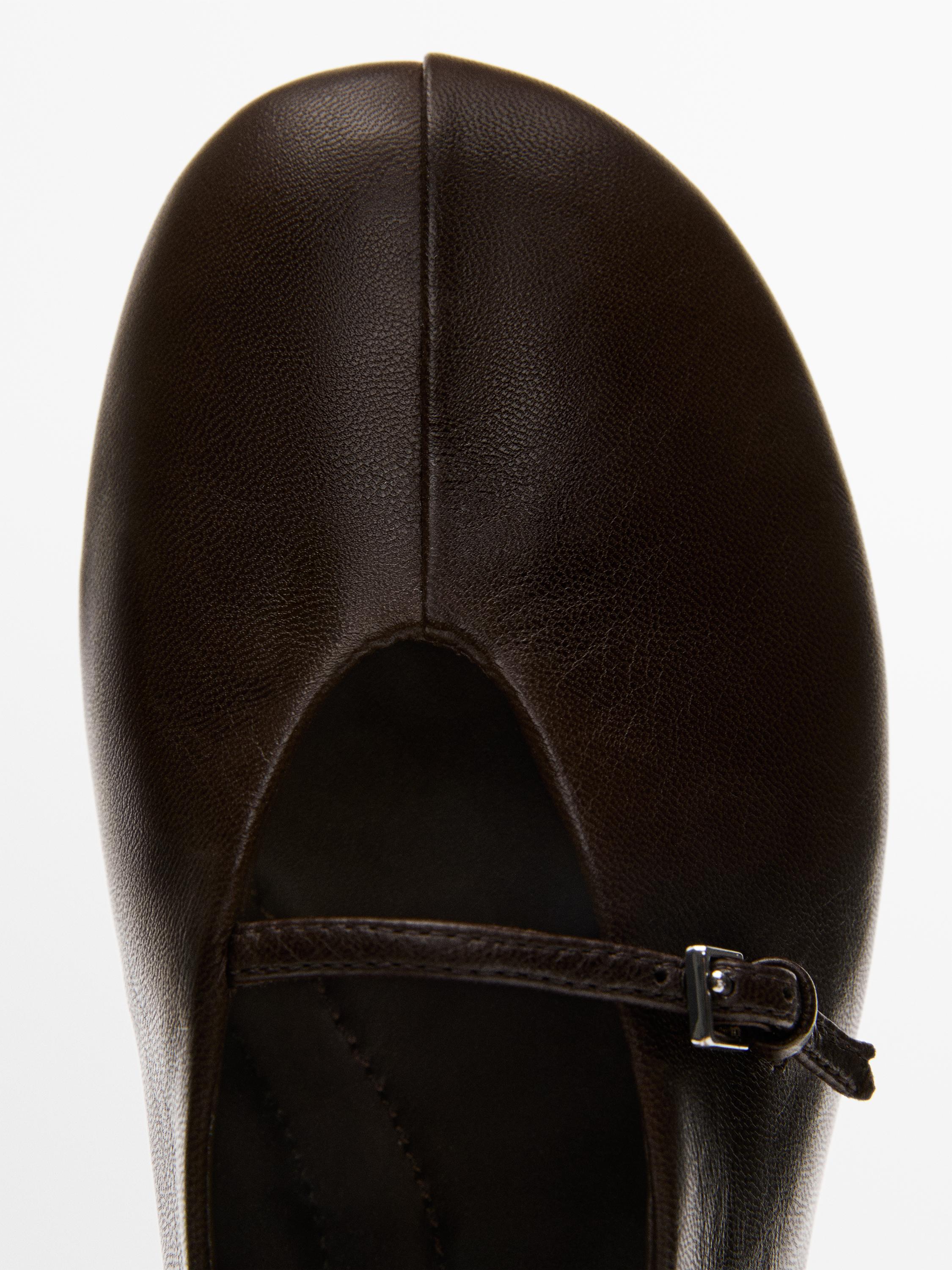 Leather ballet flats with buckle