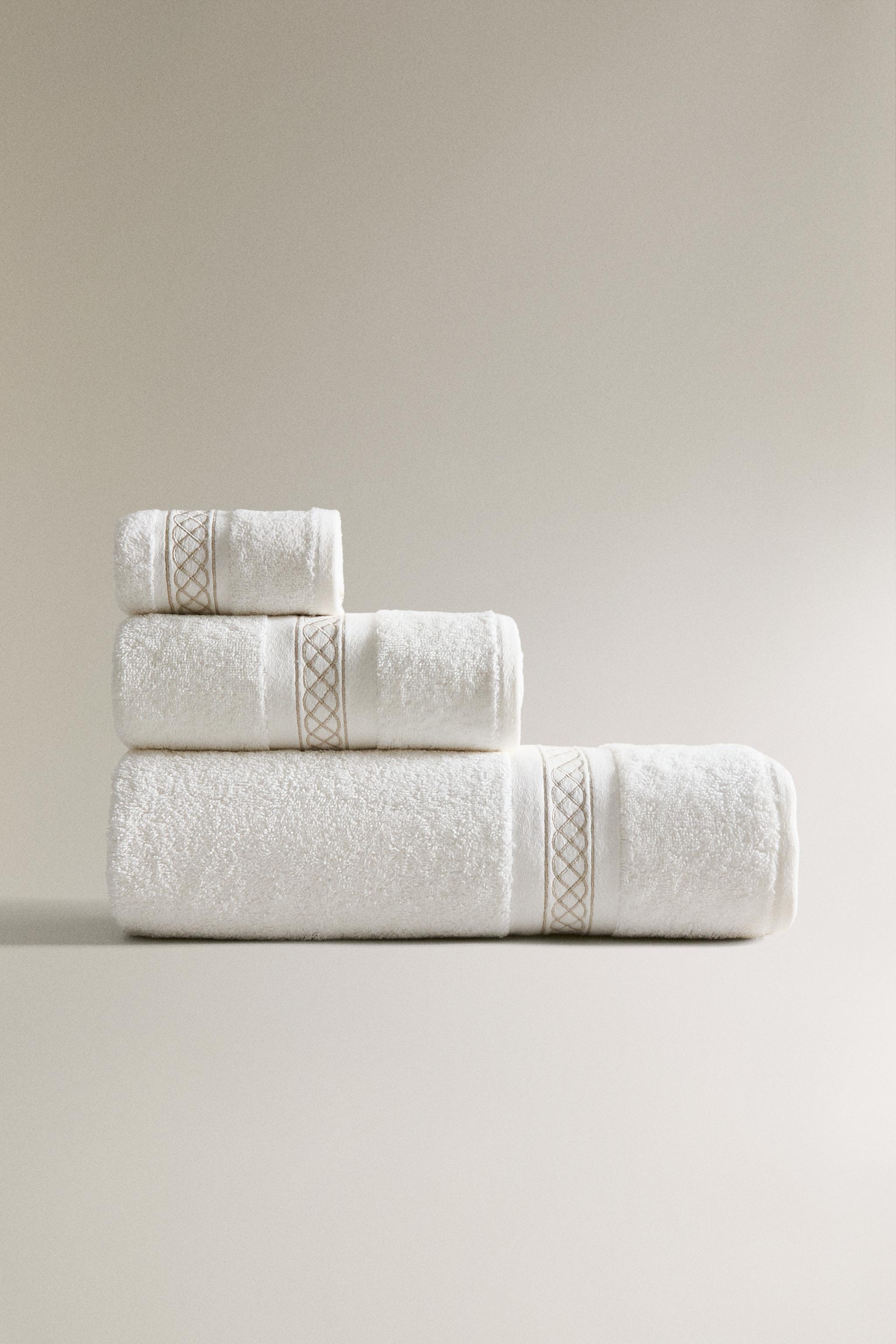 BATH TOWEL WITH WAVE BORDER Golden ZARA Canada