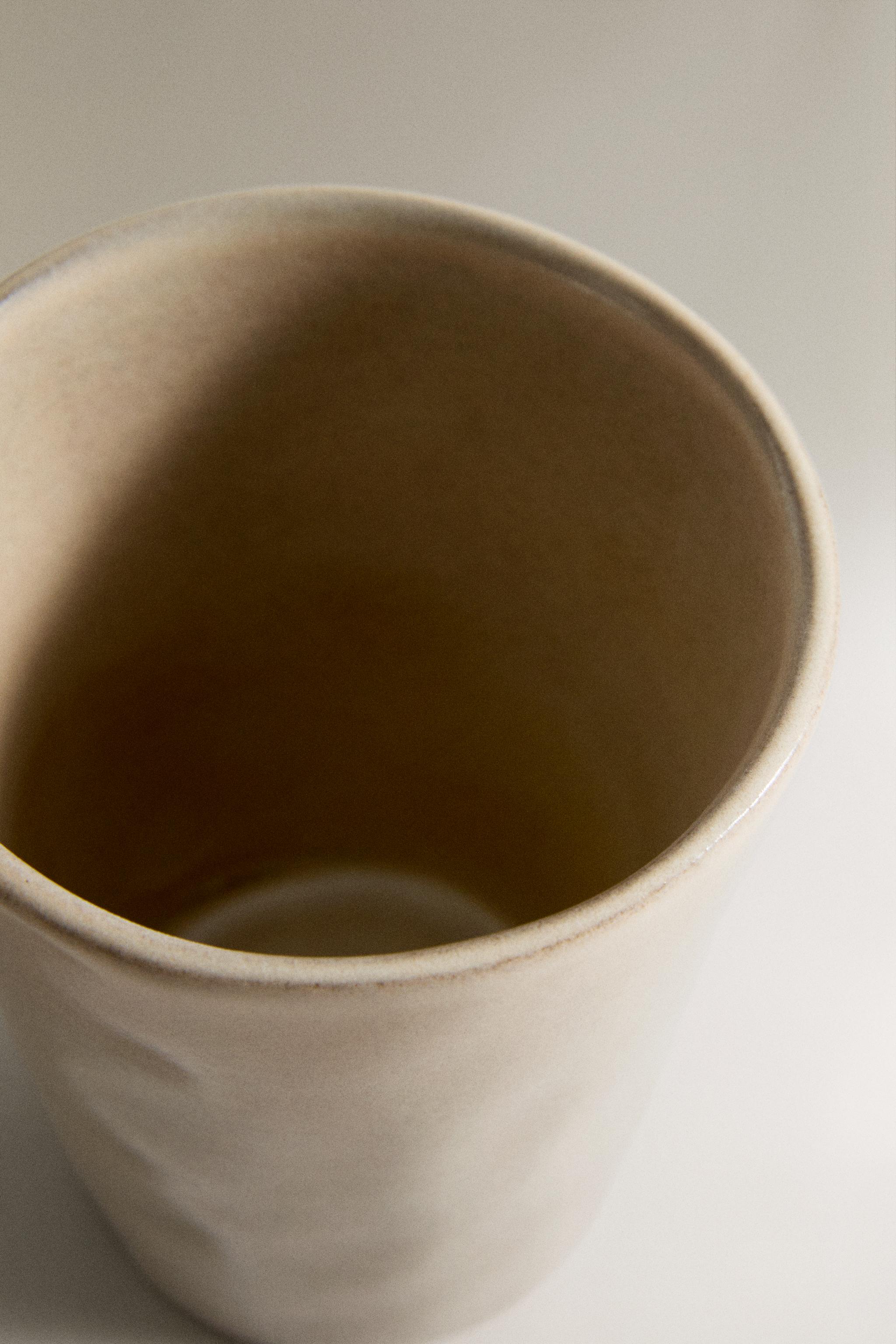IRREGULAR STONEWARE MUG — Taupe gray