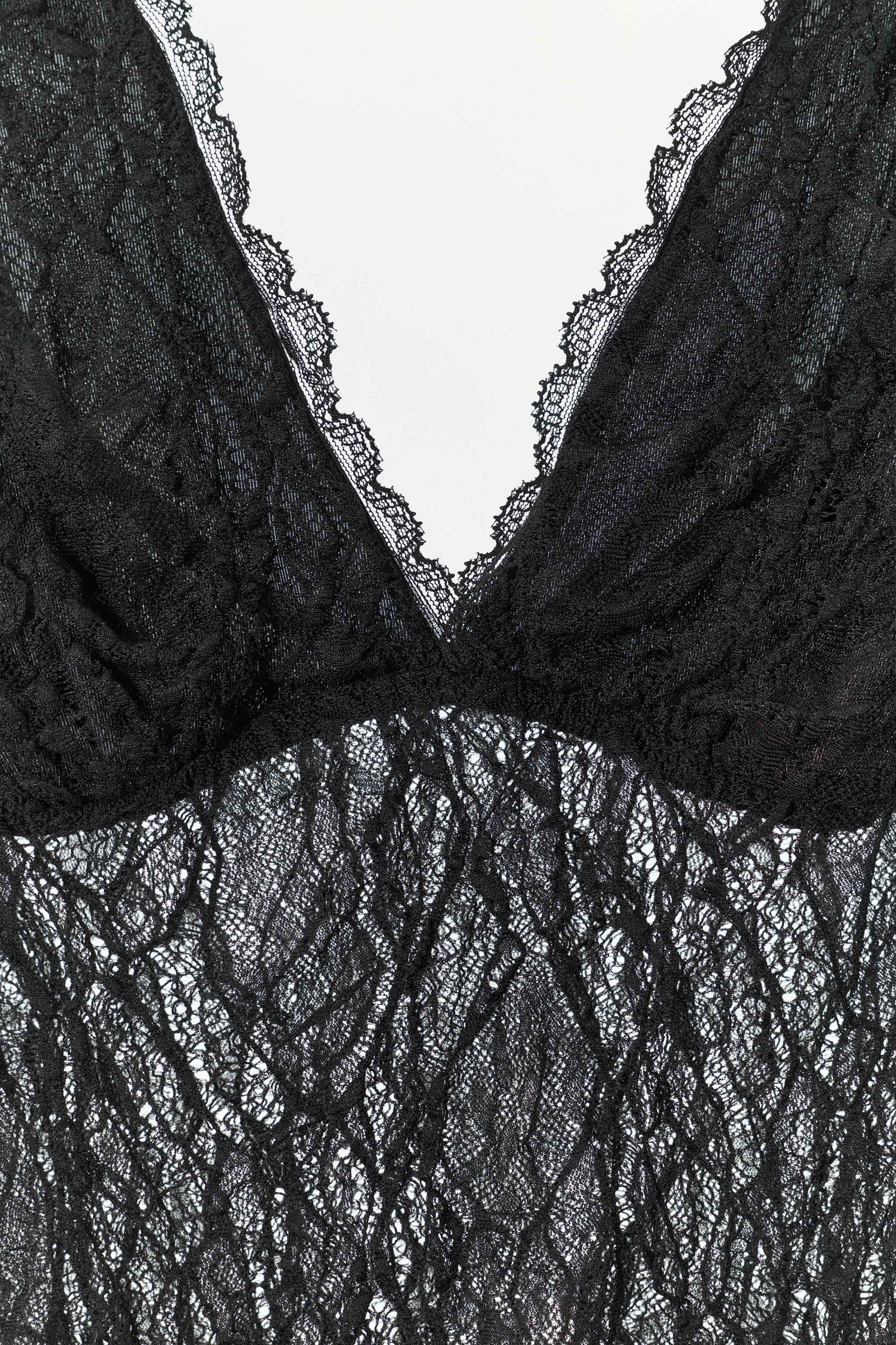 TOP À BRETELLES EN DENTELLE