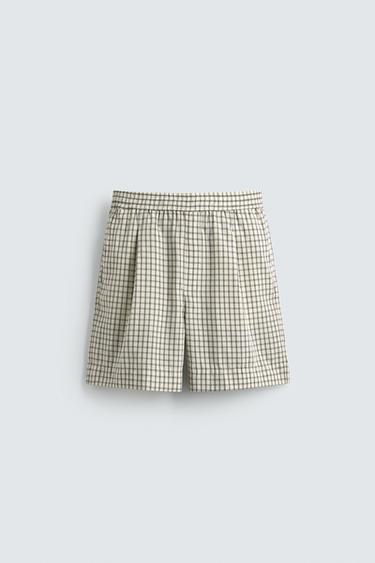 QUẦN SHORT DÁNG RELAXED FIT HỌA TIẾT KẺ Ô XẾP LY - Màu đen/Trắng từ Zara