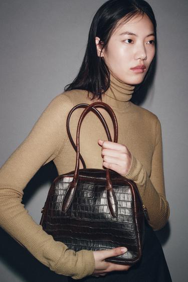 КОЖАНАЯ СУМКА-БОУЛИНГ С РЕЛЬЕФНЫМ УЗОРОМ — ШОКОЛАДНЫЙ от Zara