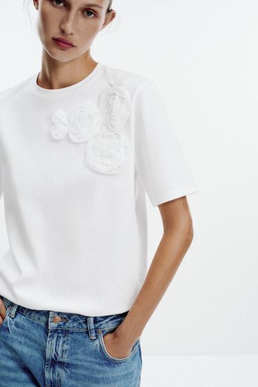 T-SHIRT MIT BLUME MIT VOLUMEN - Weiß von Zara