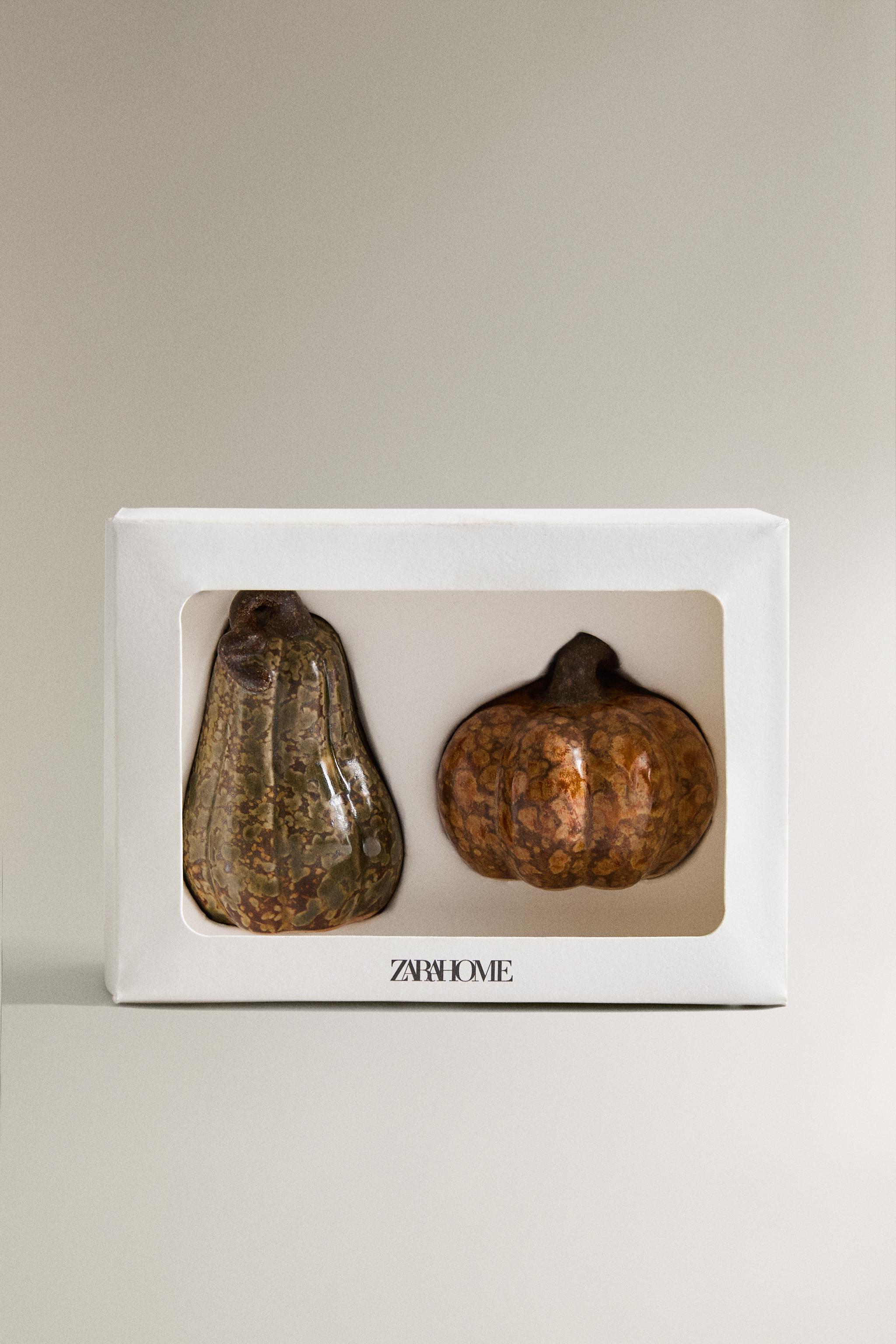 PUMPKIN SALT AND PEPPER SHAKER SET