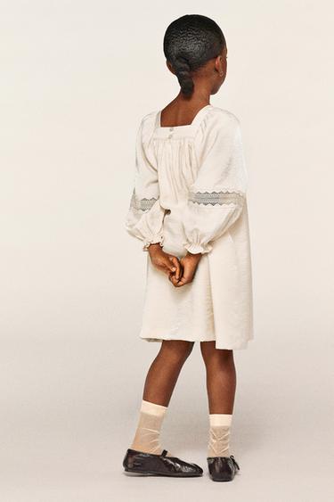 VESTIDO SATÉN BORDADOS  - Crudo de Zara